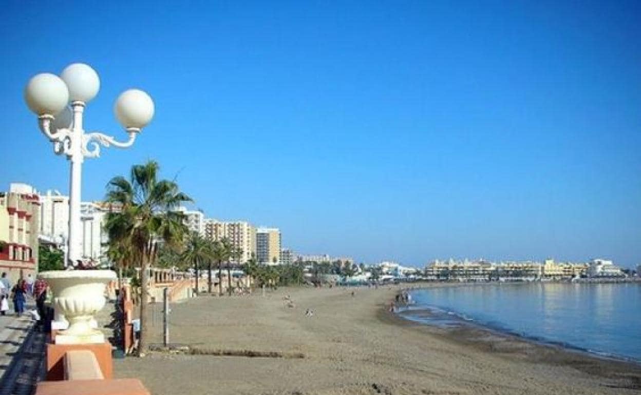 Burst sewage pipe forces closure of Benalm dena beaches to bathers